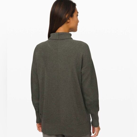 Lululemon Cozy Calling Turtleneck - Picture 4 of 8